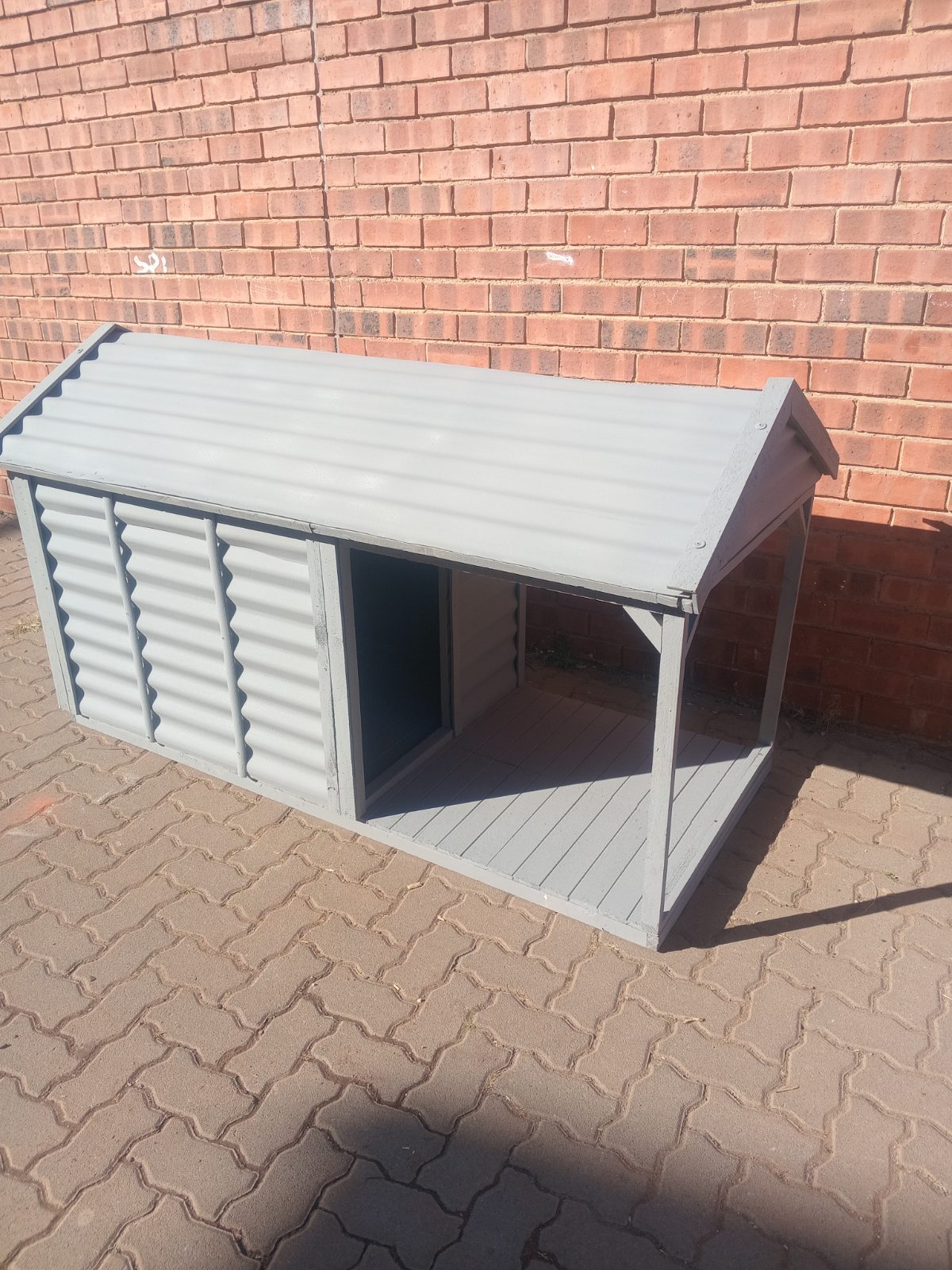 Corrugated Zinc Dog Kennel