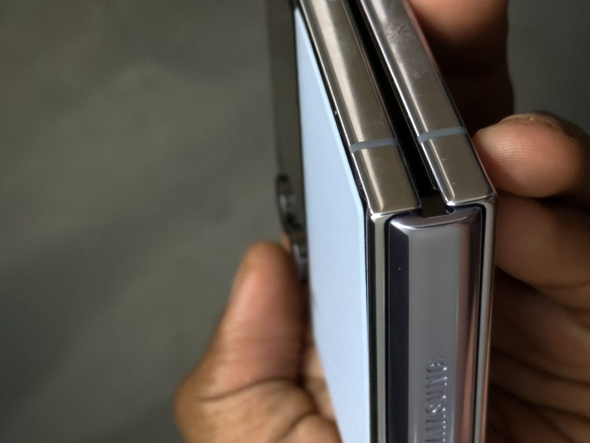 Samsung Galaxy Z Flip Phone 256GB photo 3